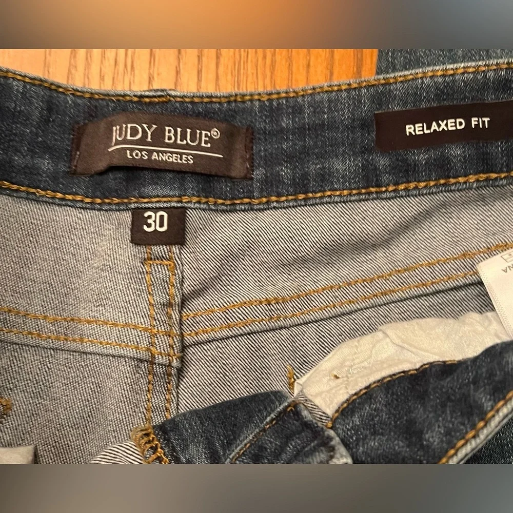 Judy Blue Mid Rise Relaxed Fit Distressed Cropped Blue Denim‎ Jeans Size 30